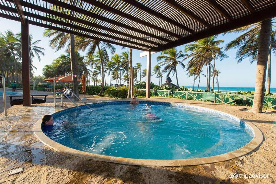 Apartamento Resort Ao Lado Do Parque Aquatico Porto Das Dunas - Pe Na Areia- Terreo Aquiraz Zewnętrze zdjęcie
